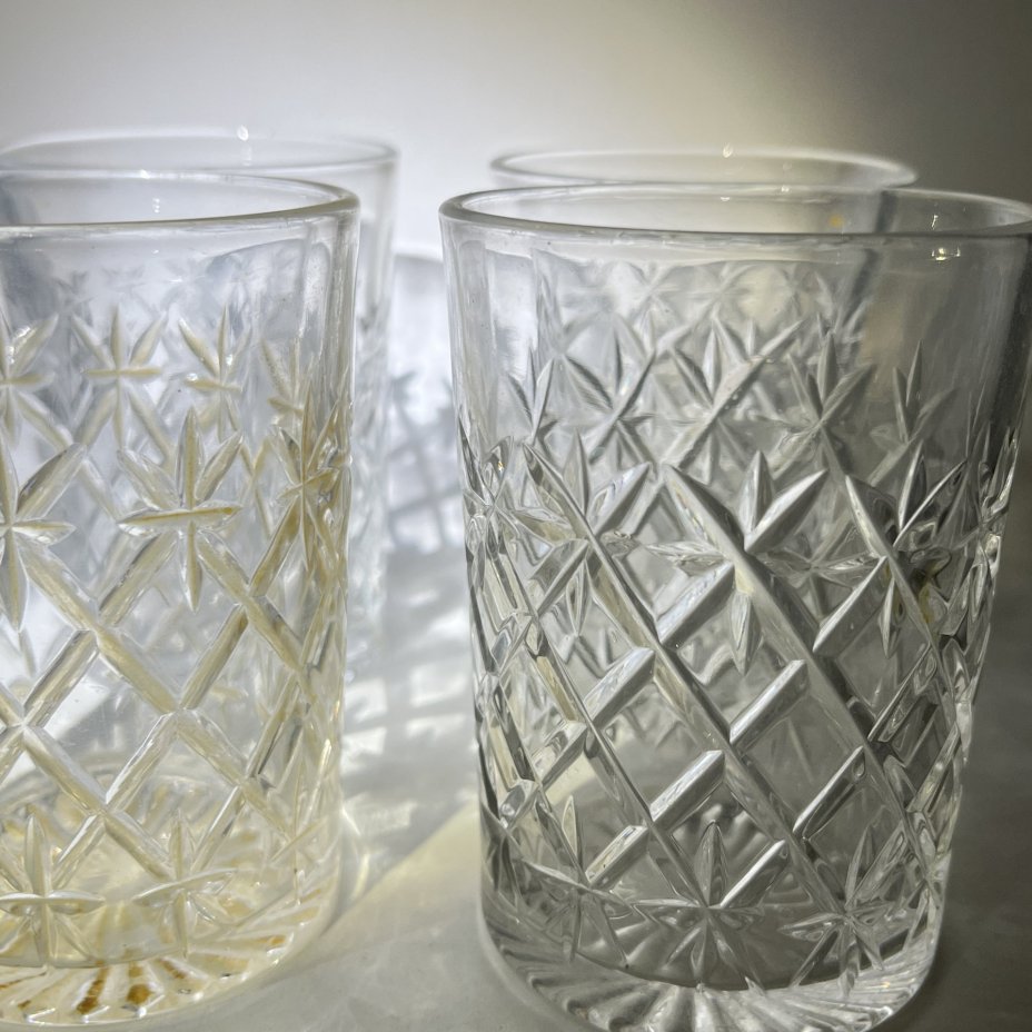 Набор из 4 стаканов с геометрическим декором