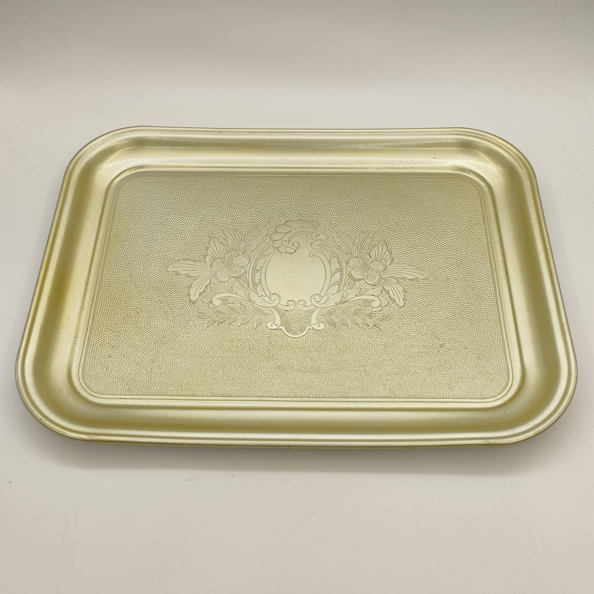 Поднос с растительным декором