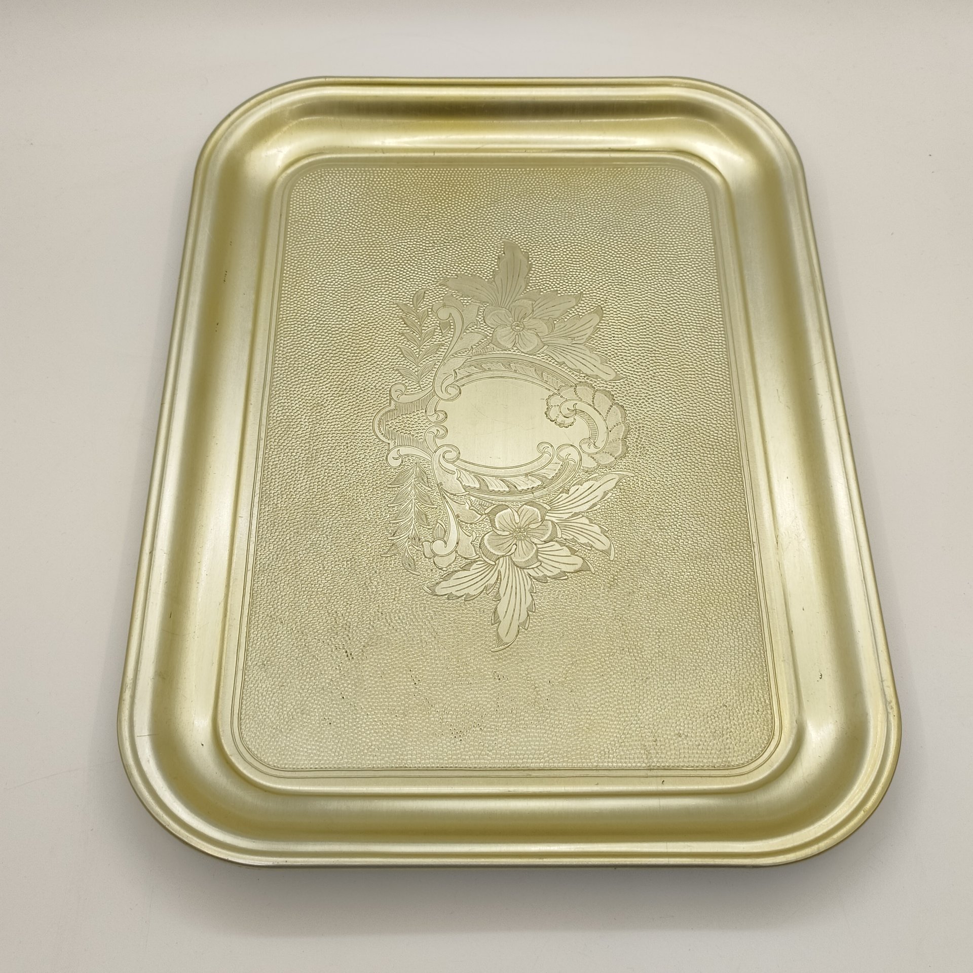 Поднос с растительным декором