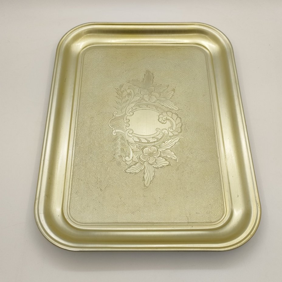 Поднос с растительным декором