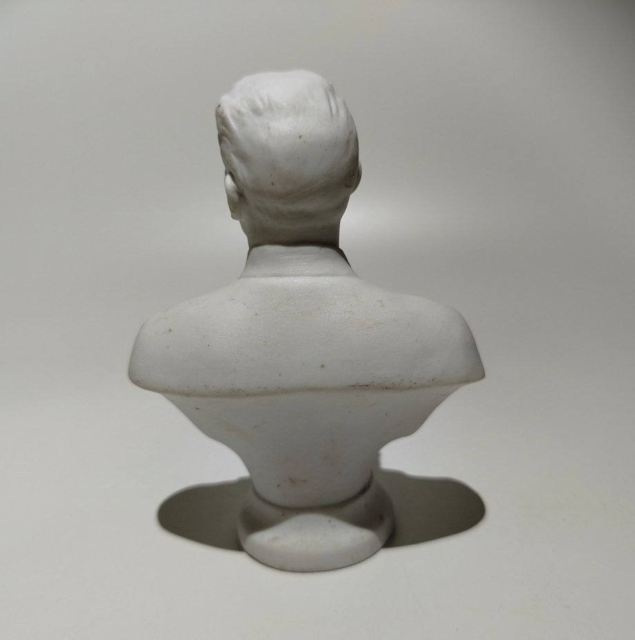 Бюст "Максим Горький", бисквит, Ленинградский фарфоровый завод (ЛФЗ), Ленинградский фарфоровый завод (ЛФЗ)