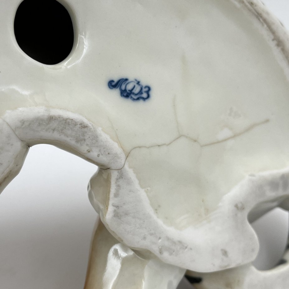 Статуэтка "Тигр", скульптор Б.Я. Воробьёв, фарфор, аэрография, роспись, Ленинградский фарфоровый завод (ЛФЗ), СССР, 1960-1970 гг.