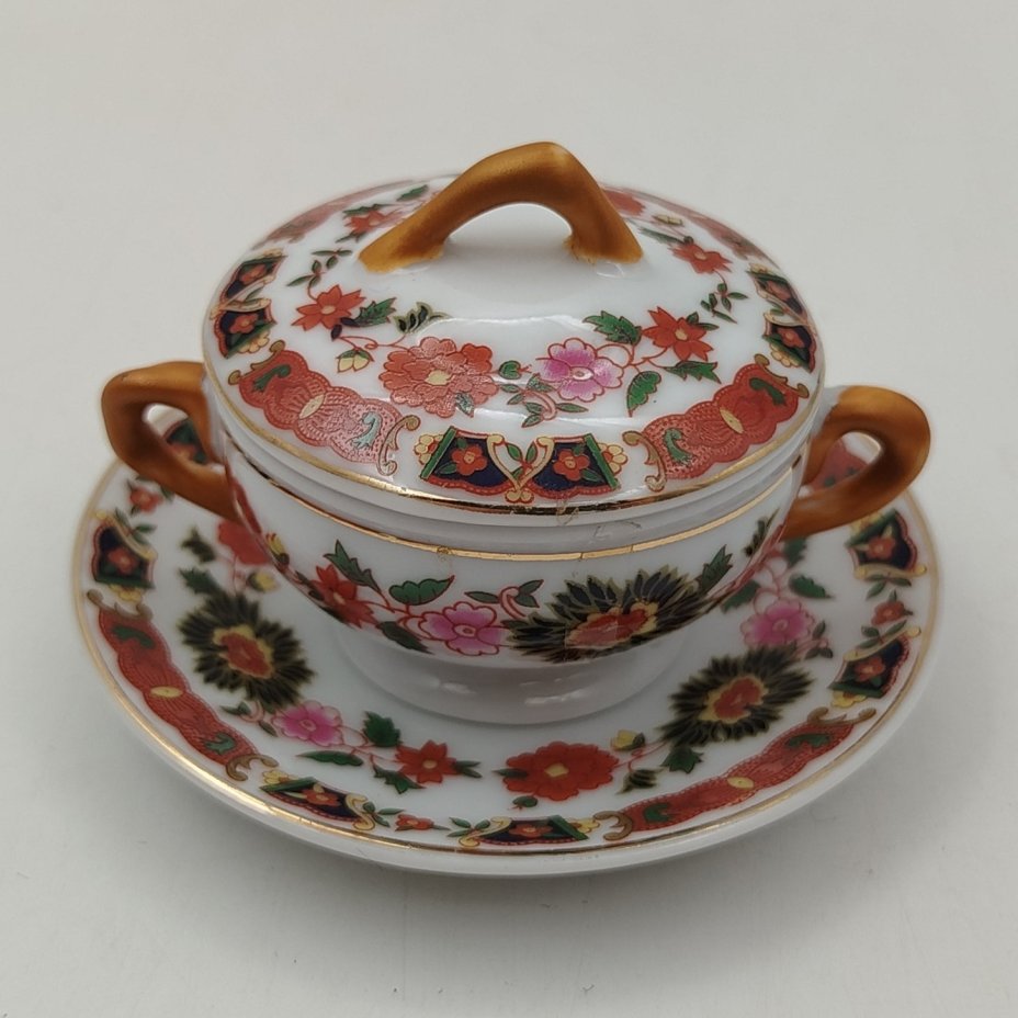 Солонка в виде супницы (миниатюрная) с изображением цветов,  "Porcelain Art" (PA), фарфор, деколь,золочение, Европа, 1970-2000 гг.