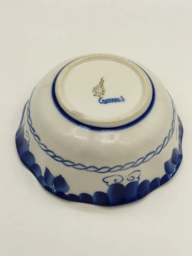 Салатник (конфетница) с цветочным декором, Гжель, фарфор, роспись, Россия, 1991-2005 гг.