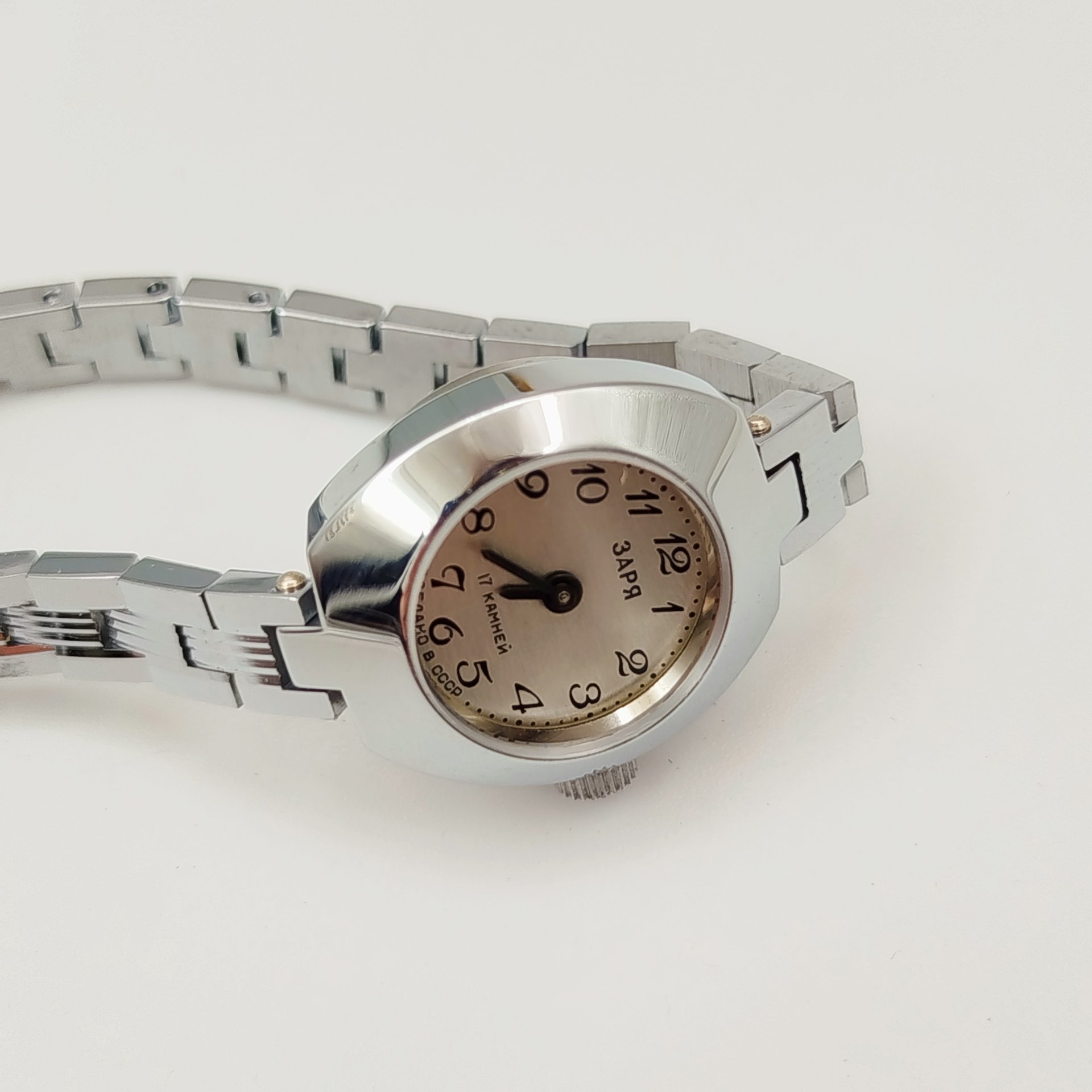 Часы наручные "Заря" в оригинальной упаковке с документами