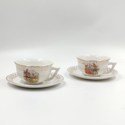 Набор из 2-х чайных пар, украшенных галантными сценами, фарфор, деколь, золочение, Европа, 1990-2000 гг.