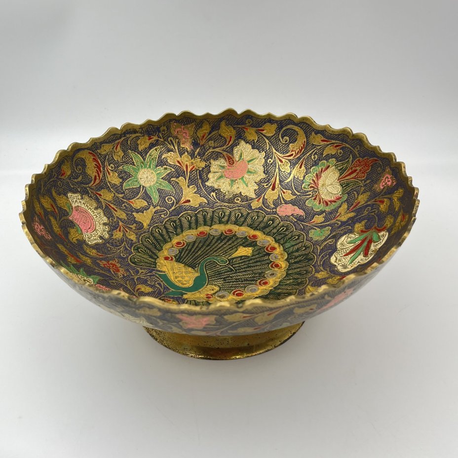 Фруктовница в восточном стиле с изображением павлина и флоральных мотивов, латунь, холодные эмали, Индия, 1970-1990 гг.