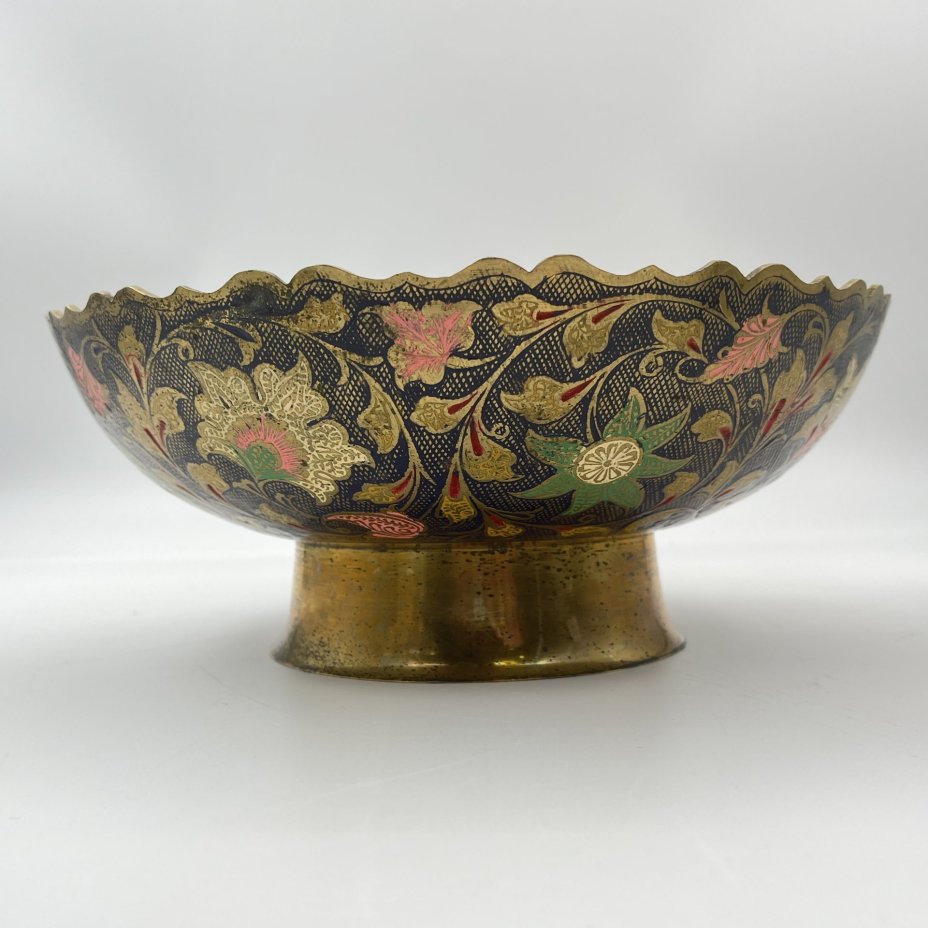 Фруктовница в восточном стиле с изображением павлина и флоральных мотивов