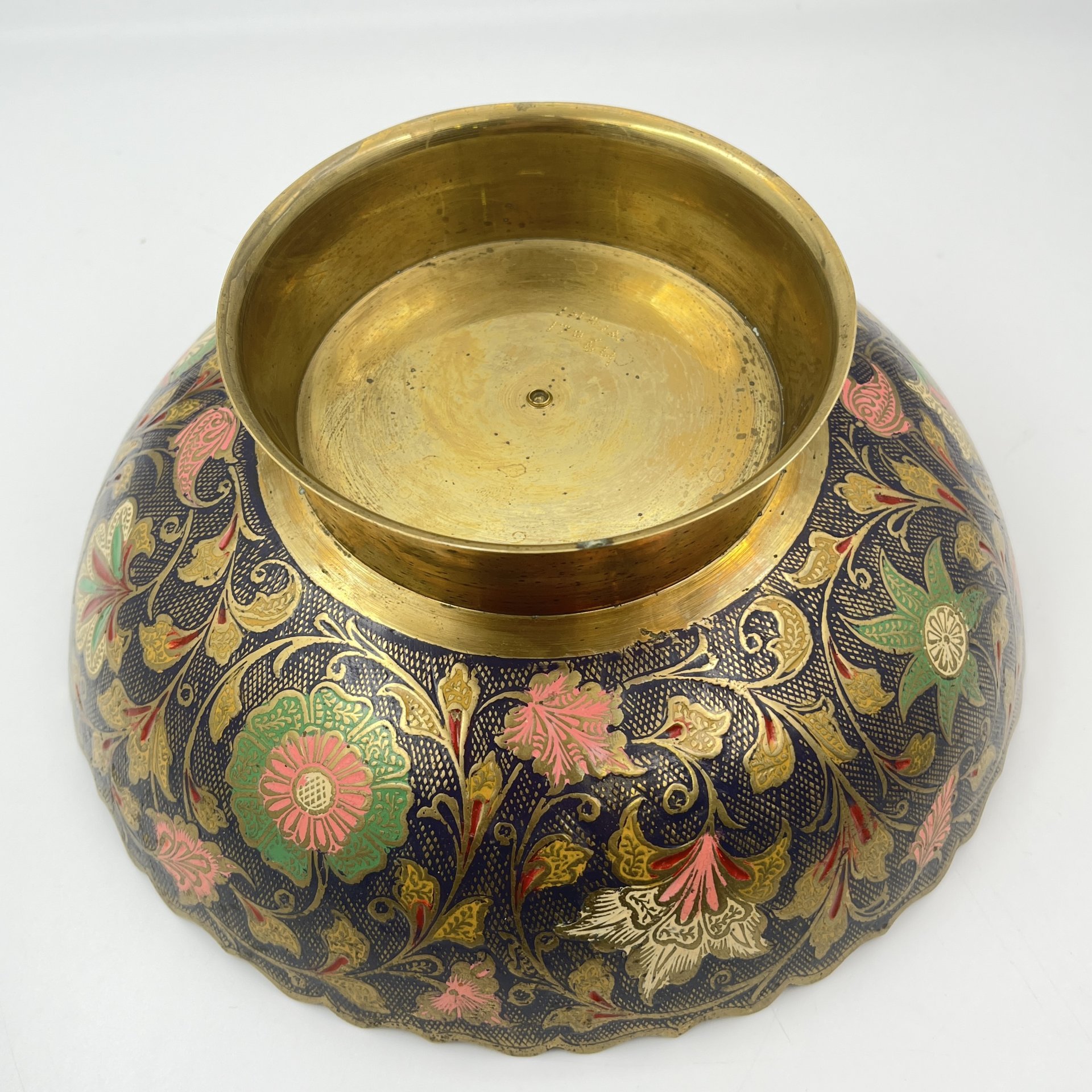 Фруктовница в восточном стиле с изображением павлина и флоральных мотивов