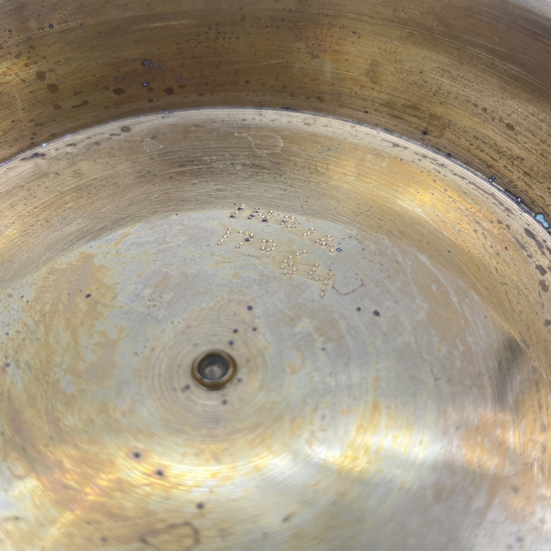 Фруктовница в восточном стиле с изображением павлина и флоральных мотивов