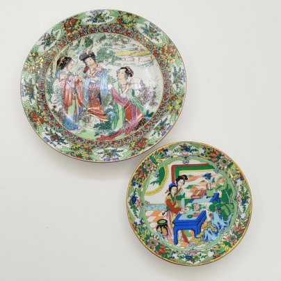 Набор из блюдца и розетки, украшенных изображением красавиц и цветочным орнаментом на бортике, Guangzhou Phonex