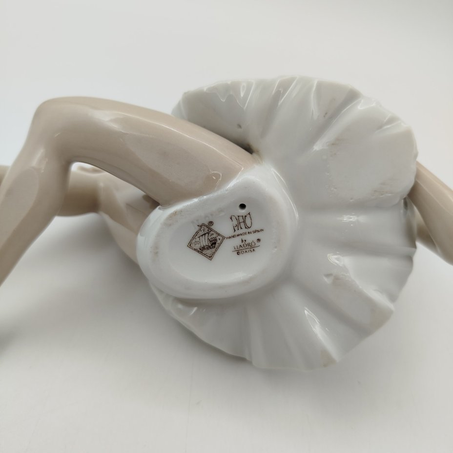 Статуэтка "Лежащая балерина", фарфор, роспись, NAO Porcelain, Испания, 1970-2000 гг.