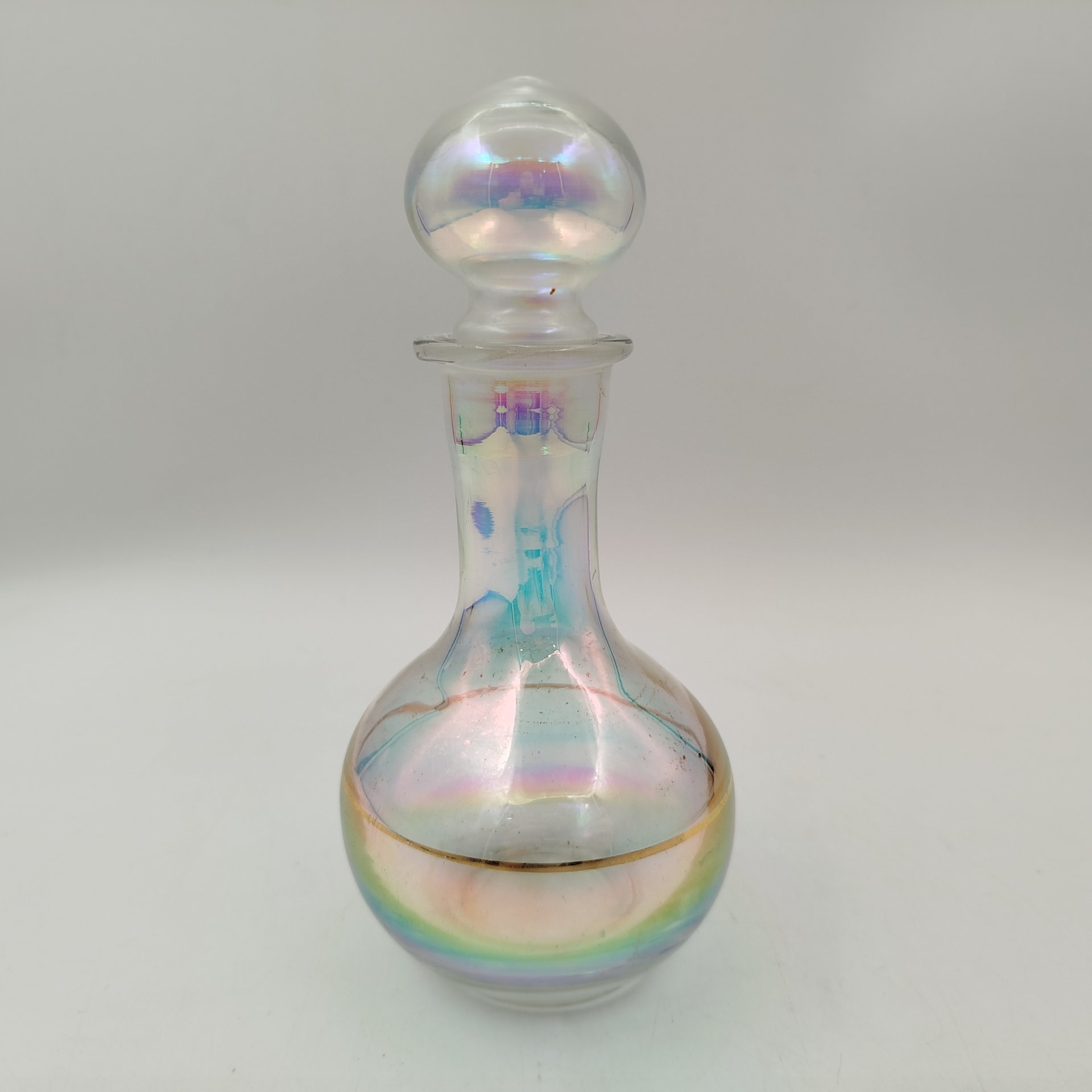 Штоф перламутрового оттенка, стекло, люстр, золочение, СССР, 1970-1990 гг.