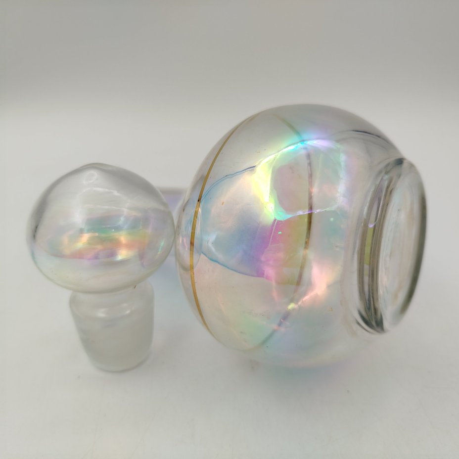 Штоф перламутрового оттенка, стекло, люстр, золочение, СССР, 1970-1990 гг.