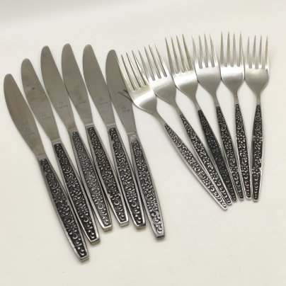 Набор столовых приборов на 6 персон (12 предметов) с цветочным декором в оригинальной коробке, нержавеющая сталь, картон, Артель «Звезда», Беляйково, СССР, 1975-1991 гг.