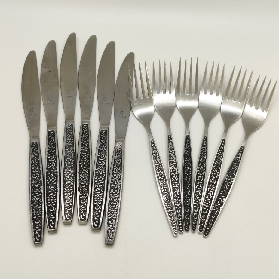 Набор столовых приборов на 6 персон (12 предметов) с цветочным декором в оригинальной коробке, нержавеющая сталь, картон, Артель «Звезда», Беляйково, СССР, 1975-1991 гг.