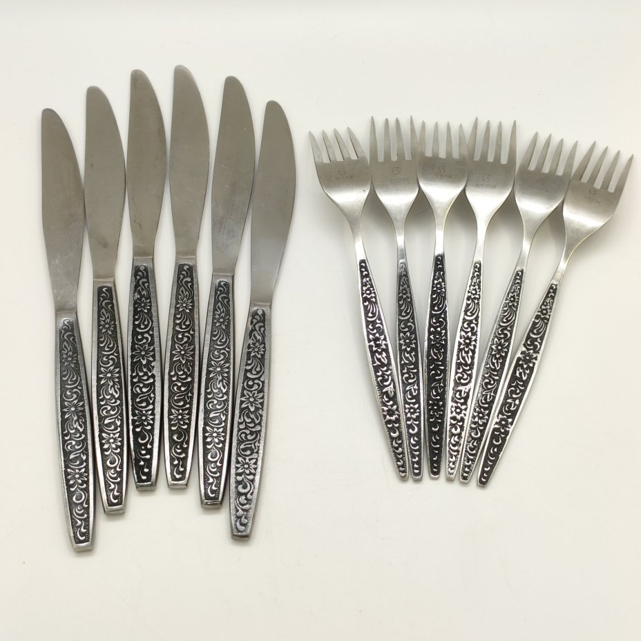 Набор столовых приборов на 6 персон (12 предметов) с цветочным декором в оригинальной коробке, нержавеющая сталь, картон, Артель «Звезда», Беляйково, СССР, 1975-1991 гг.