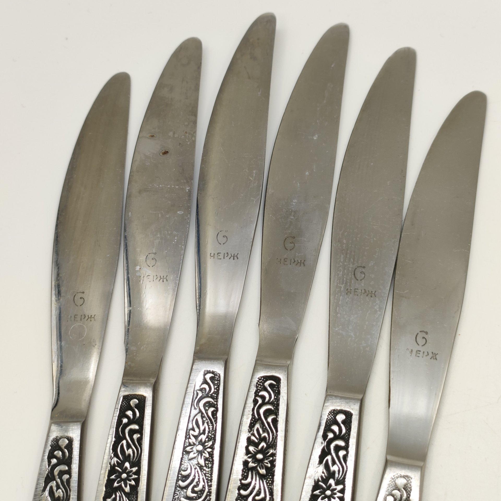 Набор столовых приборов на 6 персон (12 предметов) с цветочным декором в оригинальной коробке, нержавеющая сталь, картон, Артель «Звезда», Беляйково, СССР, 1975-1991 гг.