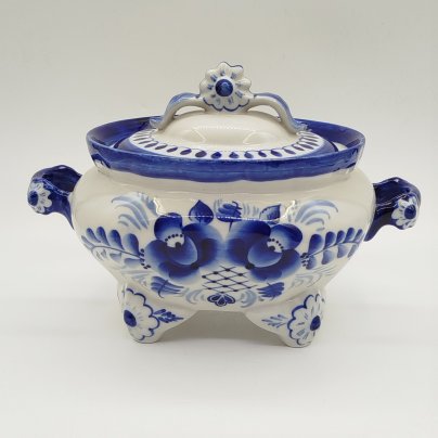 Супница с цветочным декором и фигурными ручками