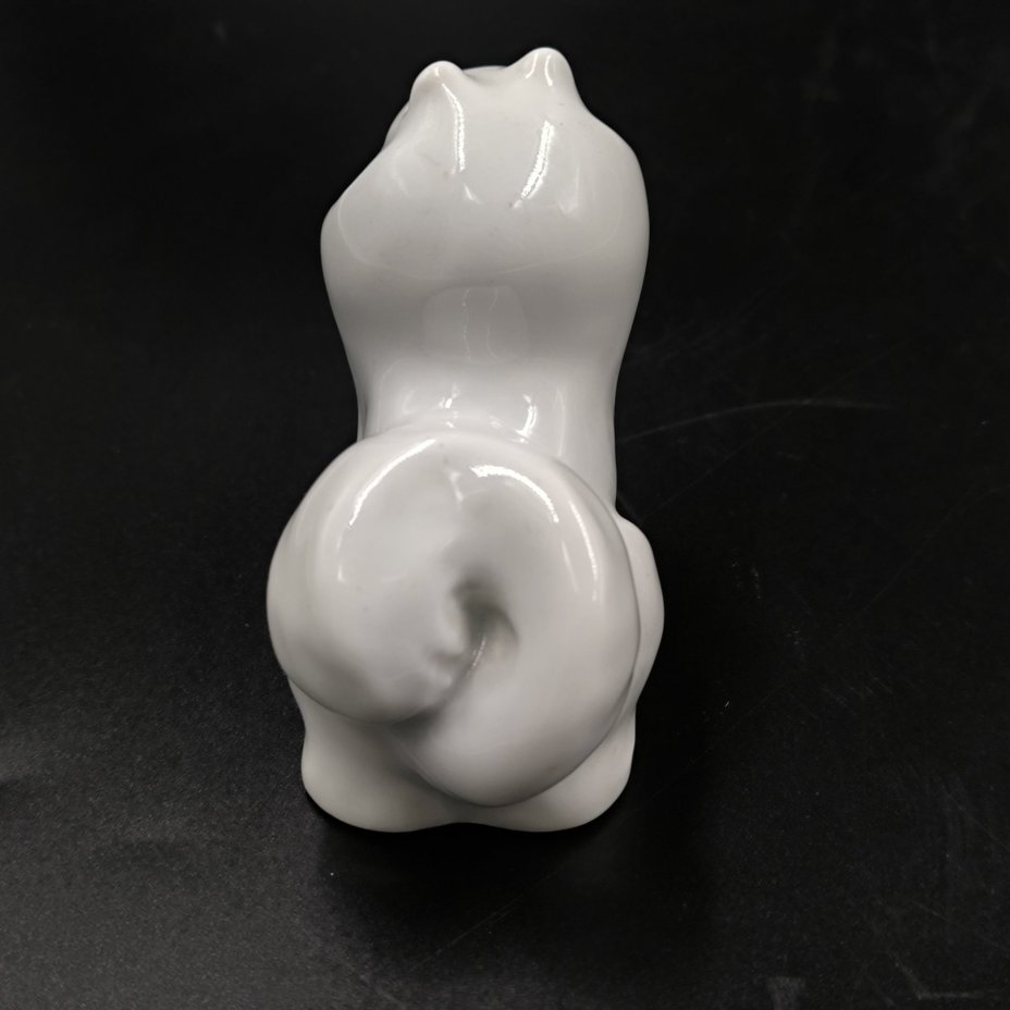 Статуэтка "Шпиц", скульптор Б.Я. Воробьев, фарфор, роспись, Ленинградский фарфоровый завод (ЛФЗ), СССР, 1960-1970 гг.