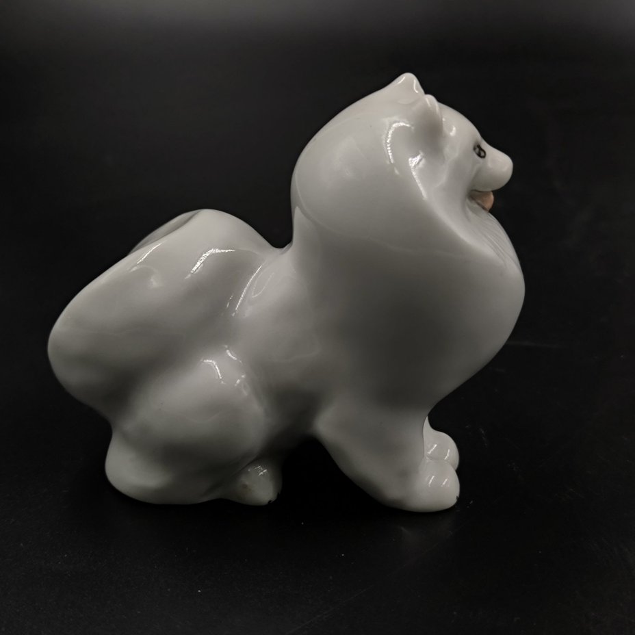 Статуэтка "Шпиц", скульптор Б.Я. Воробьев, фарфор, роспись, Ленинградский фарфоровый завод (ЛФЗ), СССР, 1960-1970 гг.