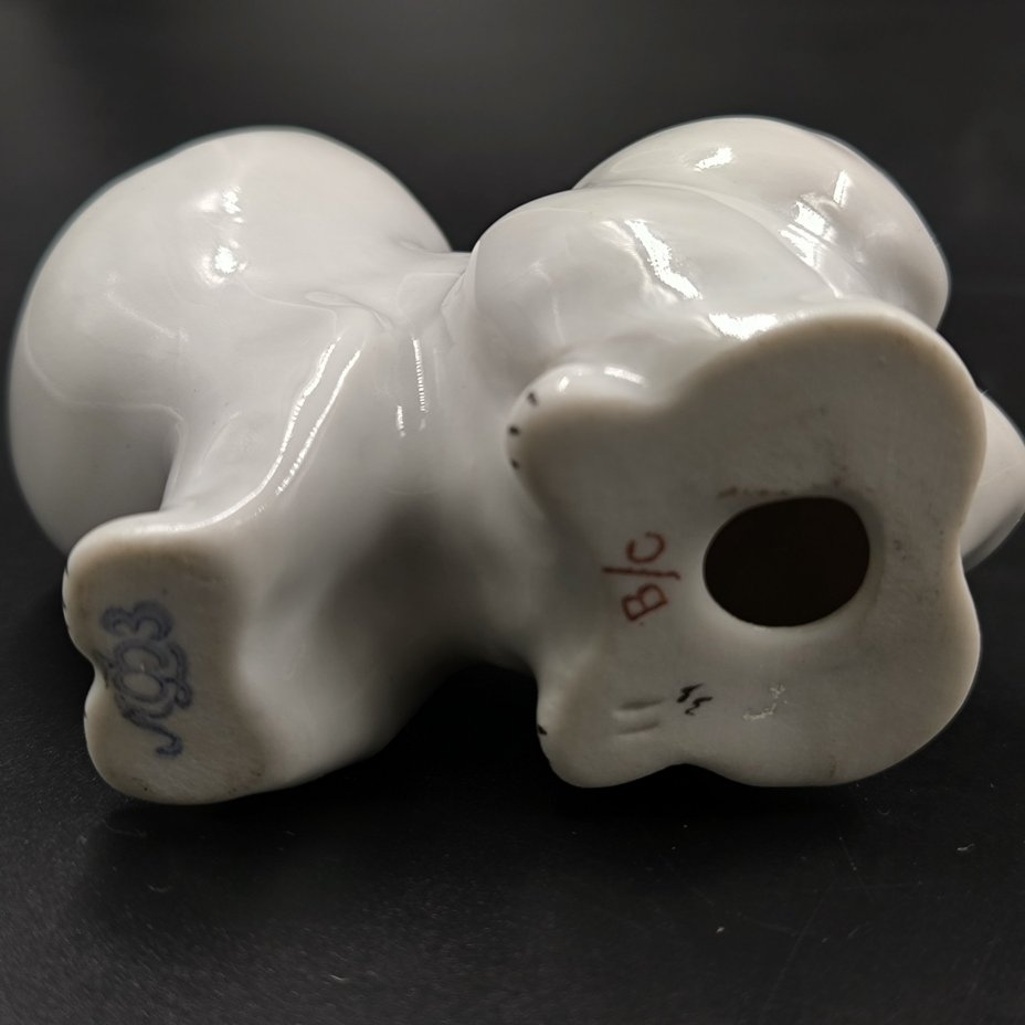 Статуэтка "Шпиц", скульптор Б.Я. Воробьев, фарфор, роспись, Ленинградский фарфоровый завод (ЛФЗ), СССР, 1960-1970 гг.