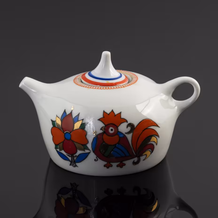 Чайник заварочный "Красный конь", скульптор - Э.М. Криммер, художник - А.А.Воробьевский, Ленинградский фарфоровый завод (ЛФЗ)