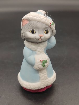 Статуэтка - ёлочная игрушка "Кошка в костюме снегурочки", фирма "Hallmark"
