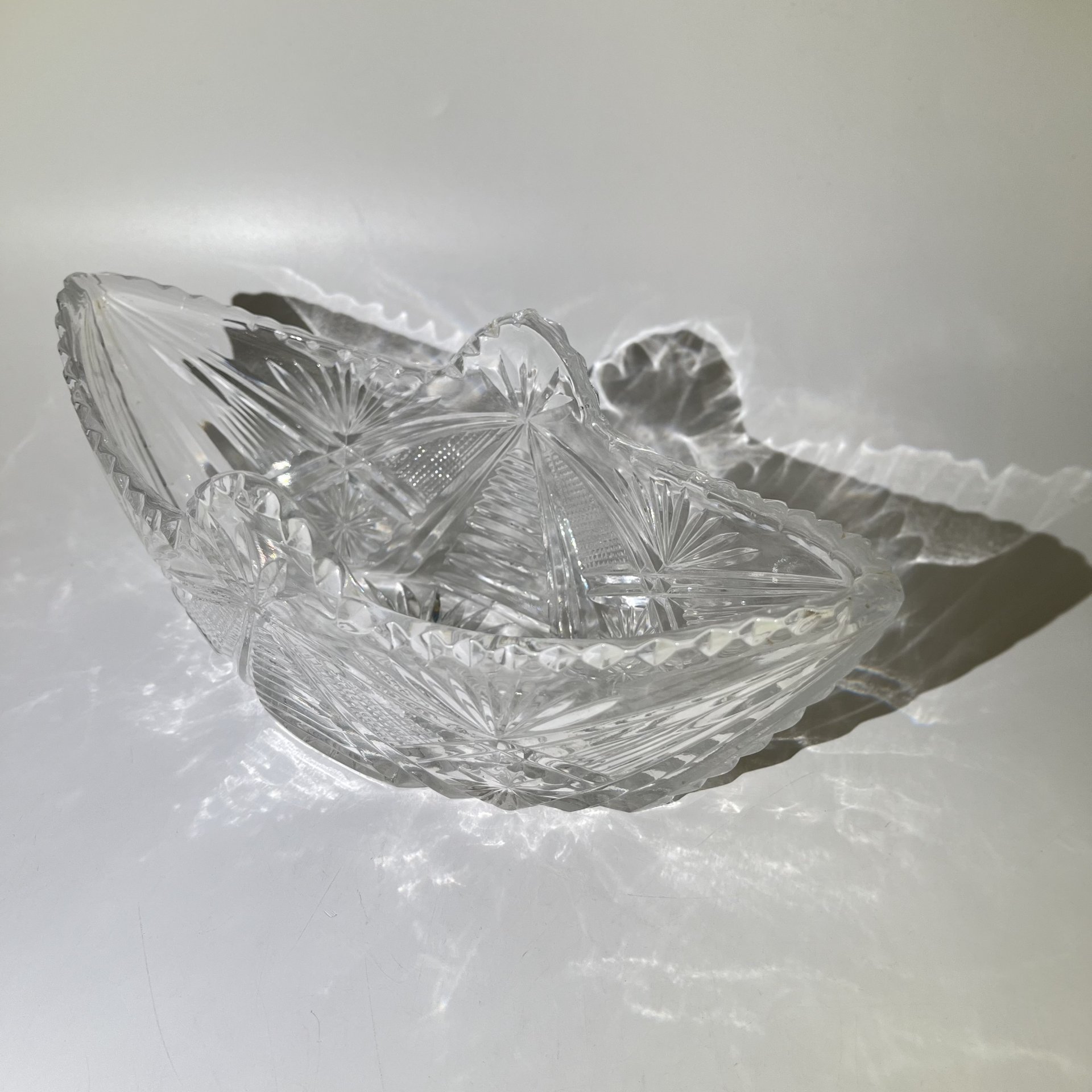 Икорница с резным геометрическим декором, хрусталь, СССР, 1970-1990 гг.