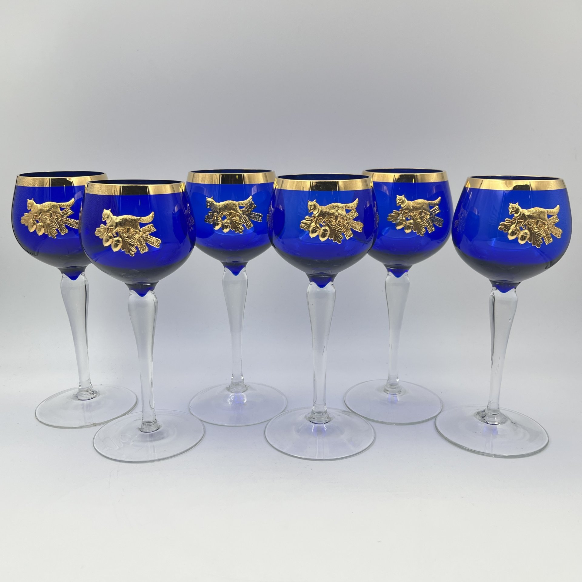 Набор винных бокалов кобальтового цвета с металлическими накладками в виде животных