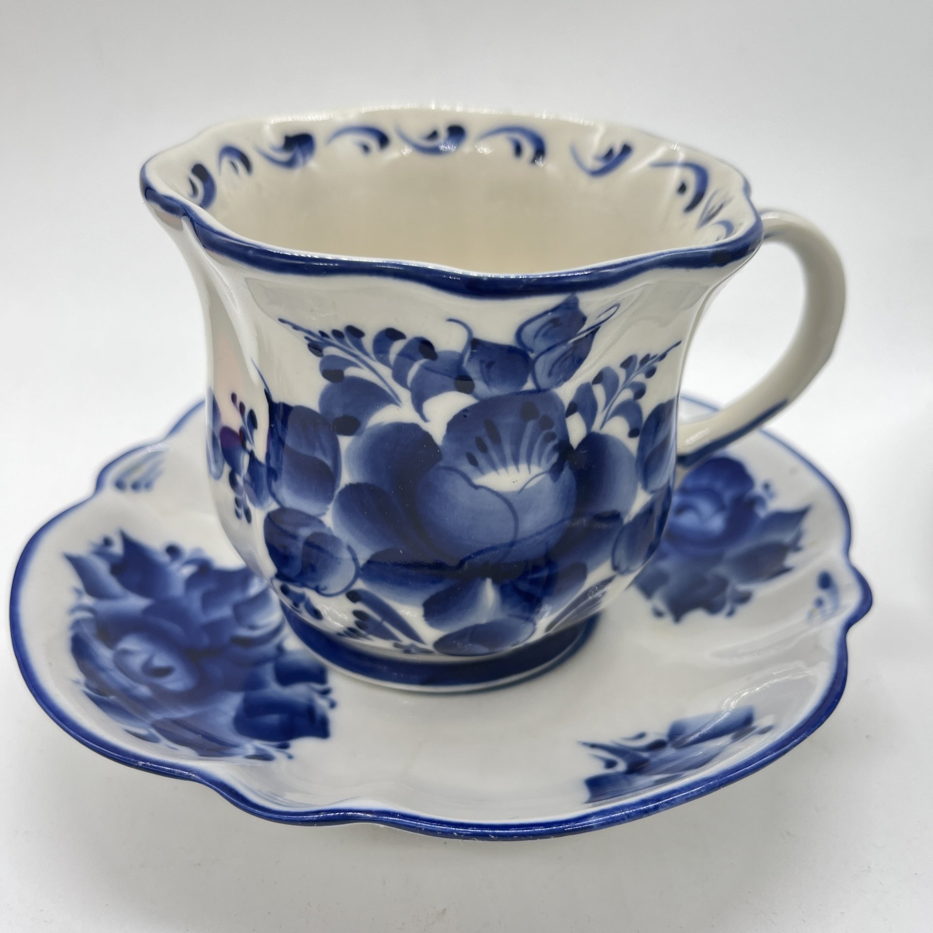 Чайная пара "Ольга" (подбор), фарфор, роспись, Россия, 1990-2010 гг.