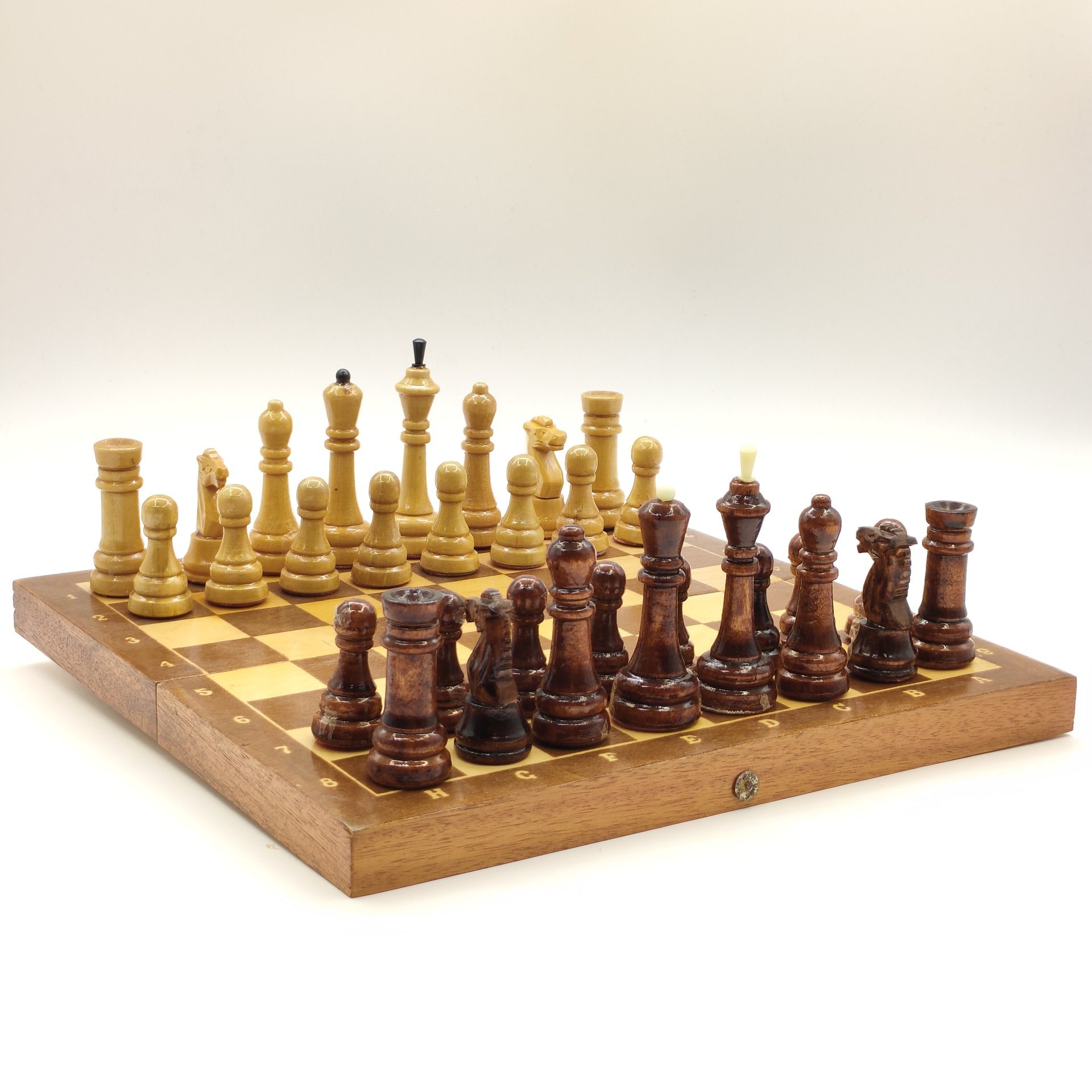 Шахматы, полный комплект фигур, с доской для игры, дерево, лак, металл, СССР, 1970-1990 гг.