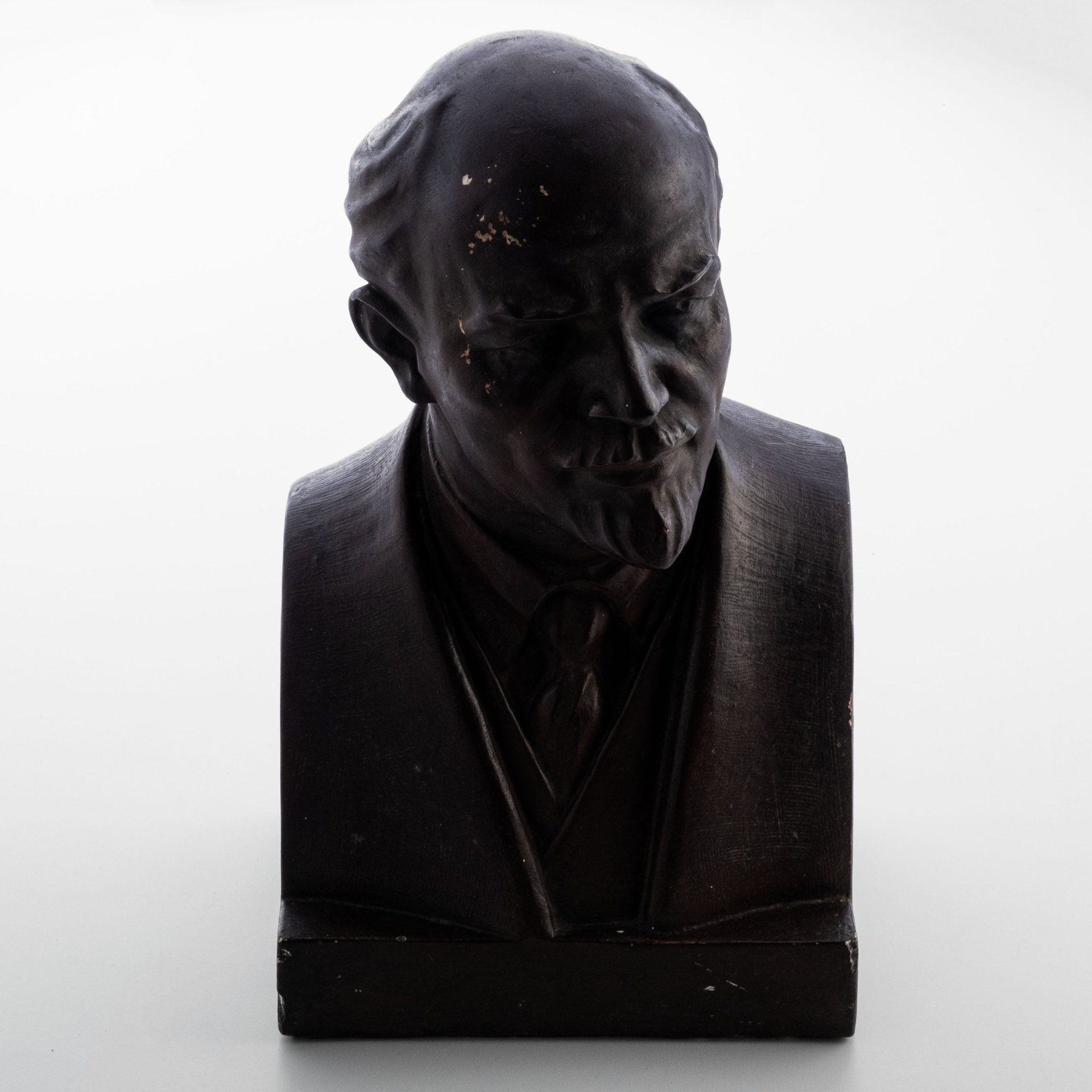 Бюст "В.И. Ленин" №16, художник: С. Д. Меркуров (с подписью), Всекохудожник