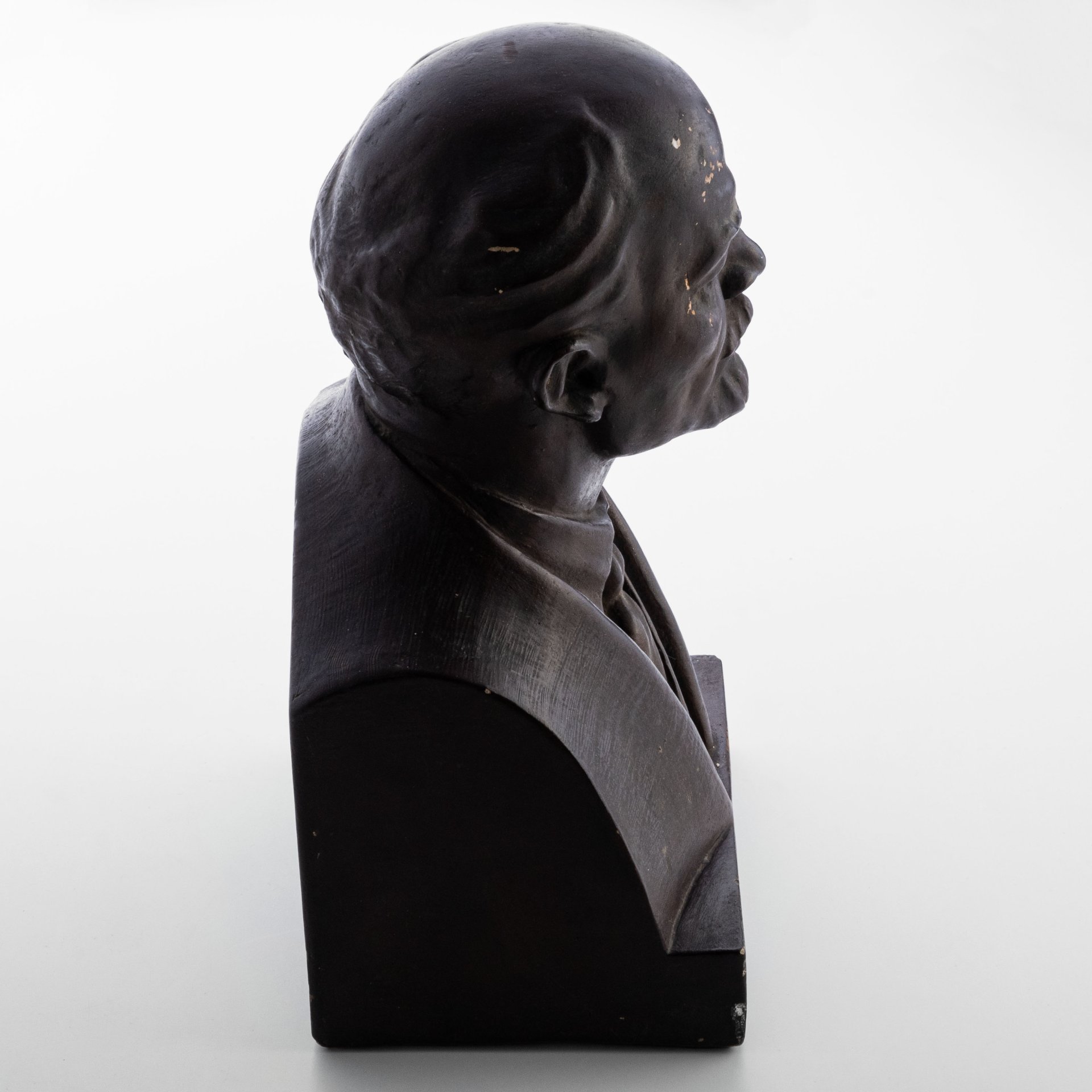 Бюст "В.И. Ленин" №16, художник: С. Д. Меркуров (с подписью), Всекохудожник