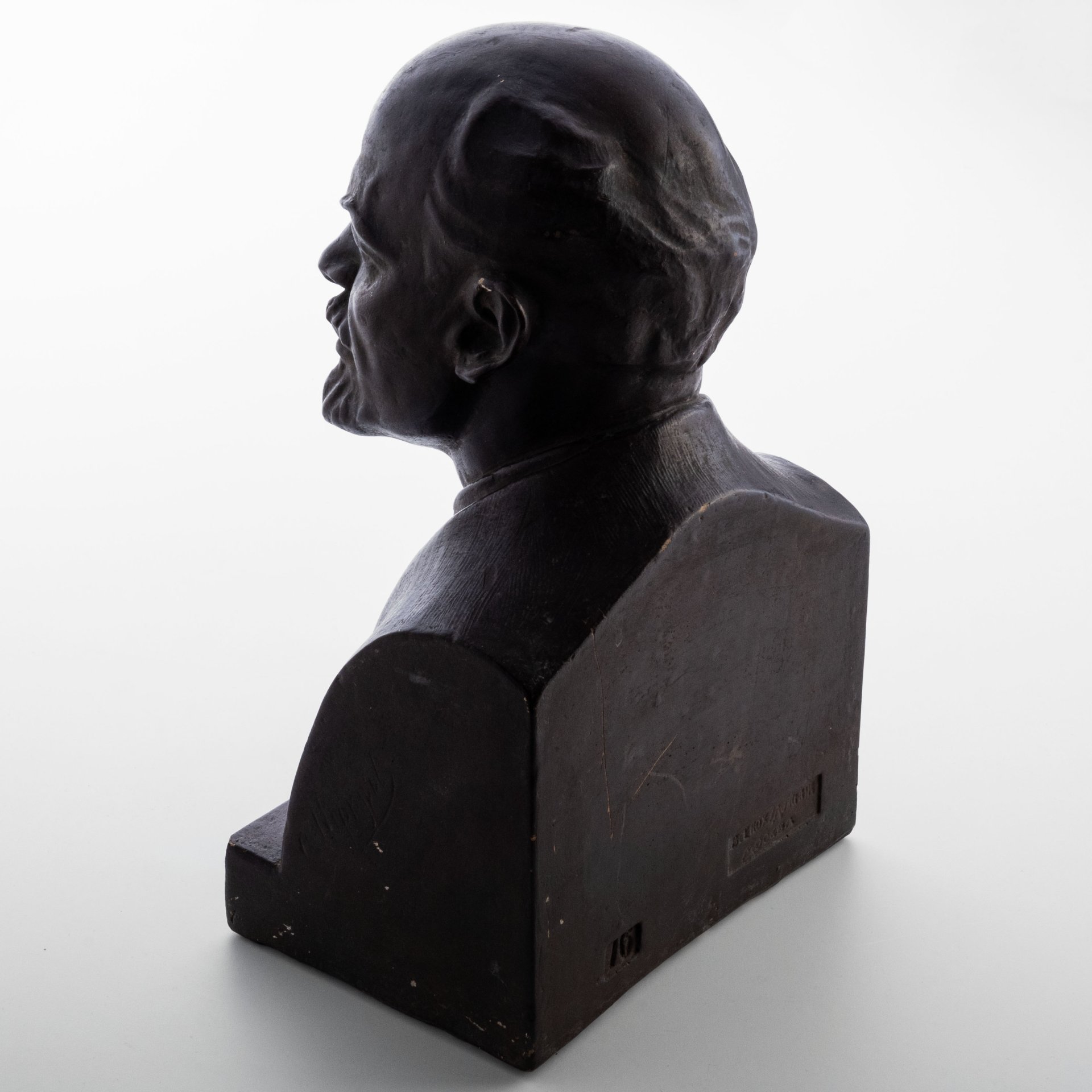 Бюст "В.И. Ленин" №16, художник: С. Д. Меркуров (с подписью), Всекохудожник