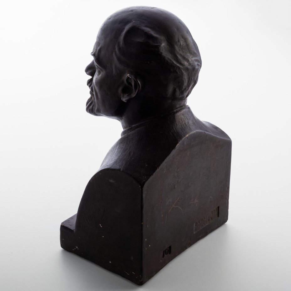 Бюст "В.И. Ленин" №16, художник: С. Д. Меркуров (с подписью), Всекохудожник