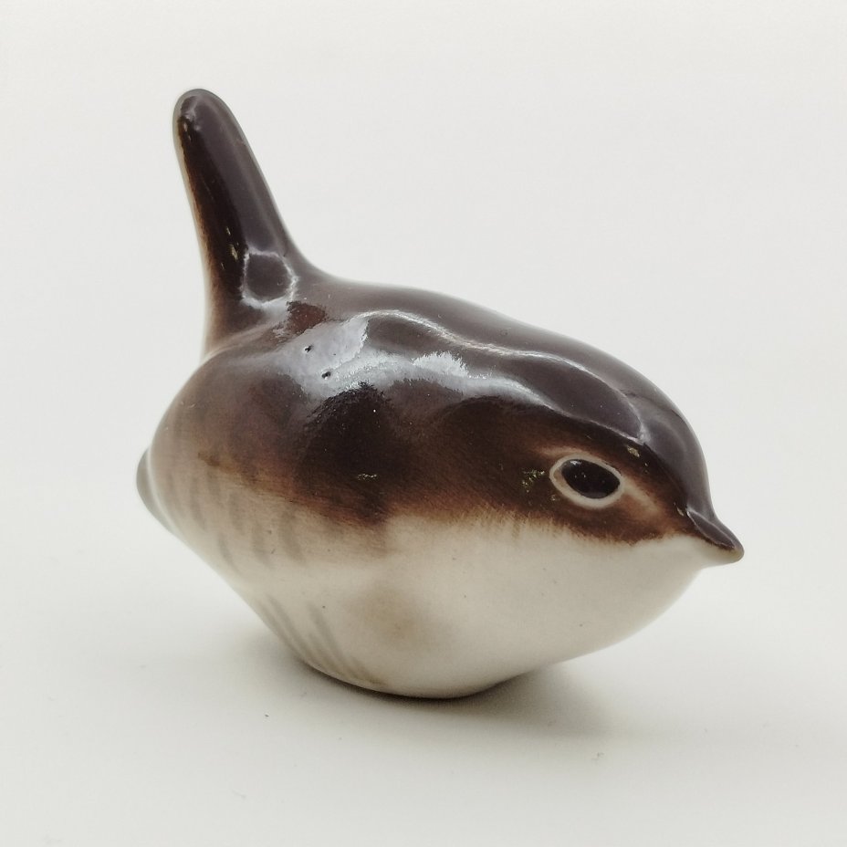 Статуэтка "Крапивничек", скульптор П.П. Веселов, фарфор, роспись, Ленинградский фарфоровый завод (ЛФЗ), СССР, 1986-1991 гг.