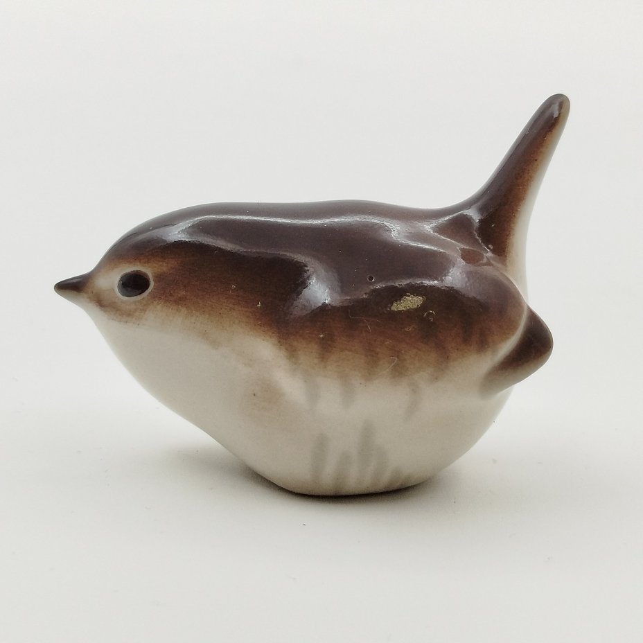 Статуэтка "Крапивничек", скульптор П.П. Веселов, фарфор, роспись, Ленинградский фарфоровый завод (ЛФЗ), СССР, 1986-1991 гг.