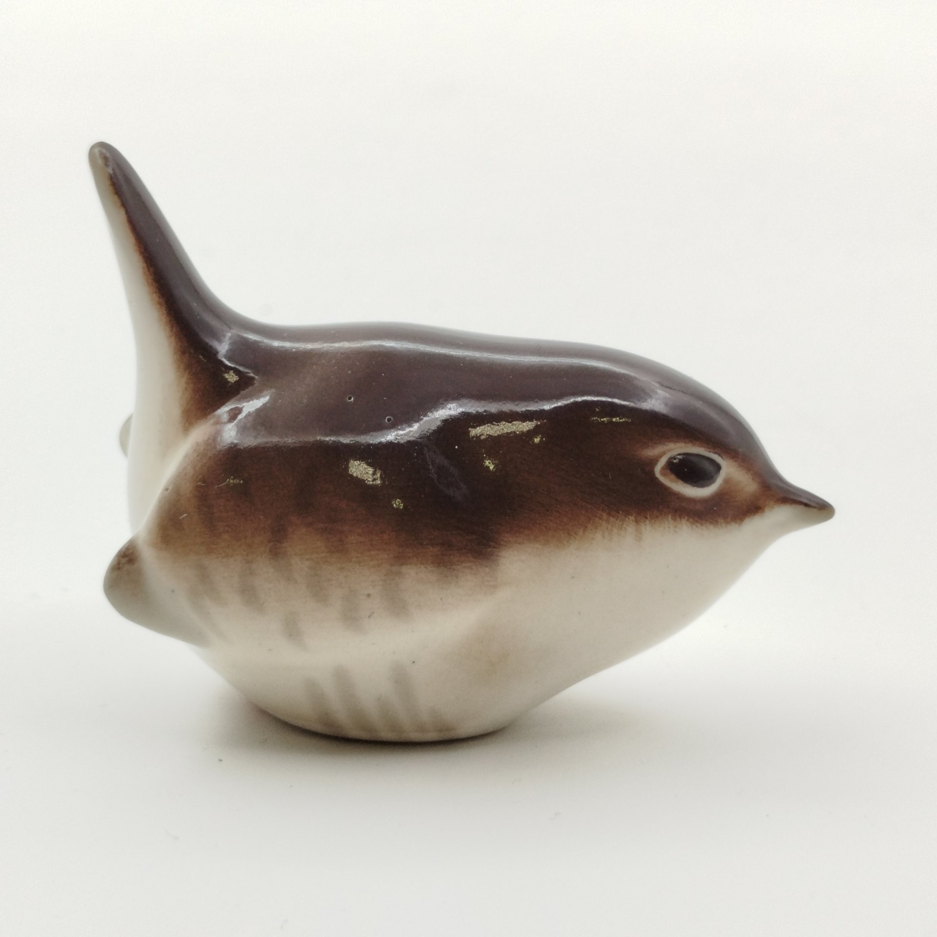 Статуэтка "Крапивничек", скульптор П.П. Веселов, фарфор, роспись, Ленинградский фарфоровый завод (ЛФЗ), СССР, 1986-1991 гг.