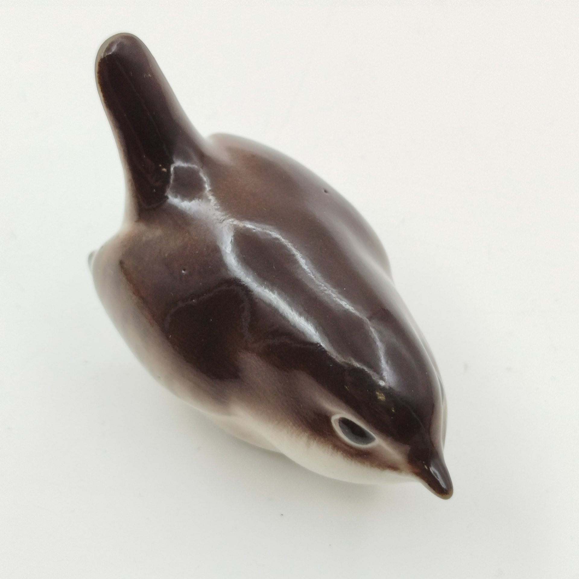 Статуэтка "Крапивничек", скульптор П.П. Веселов, фарфор, роспись, Ленинградский фарфоровый завод (ЛФЗ), СССР, 1986-1991 гг.