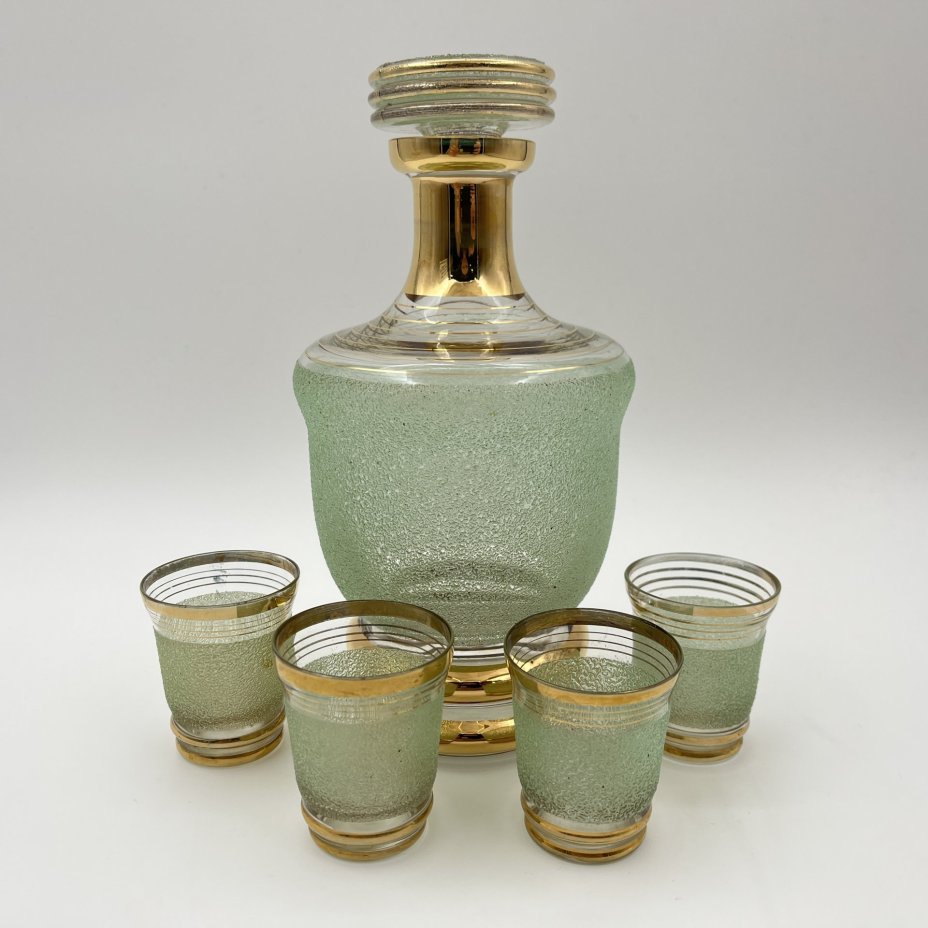 Набор для подачи крепких напитков на 4 персоны, автор Н.А. Воинов, стекло, золочение, Завод «Красный Гигант», СССР, 1960-1980 гг.