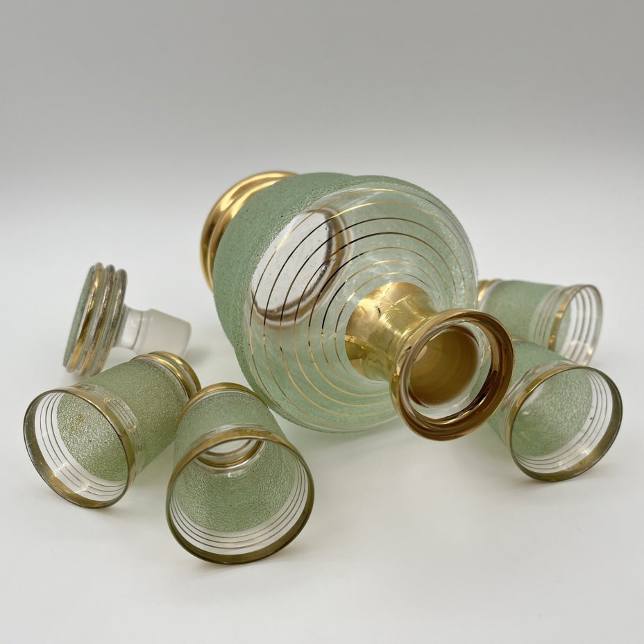 Набор для подачи крепких напитков на 4 персоны, автор Н.А. Воинов, стекло, золочение, Завод «Красный Гигант», СССР, 1960-1980 гг.