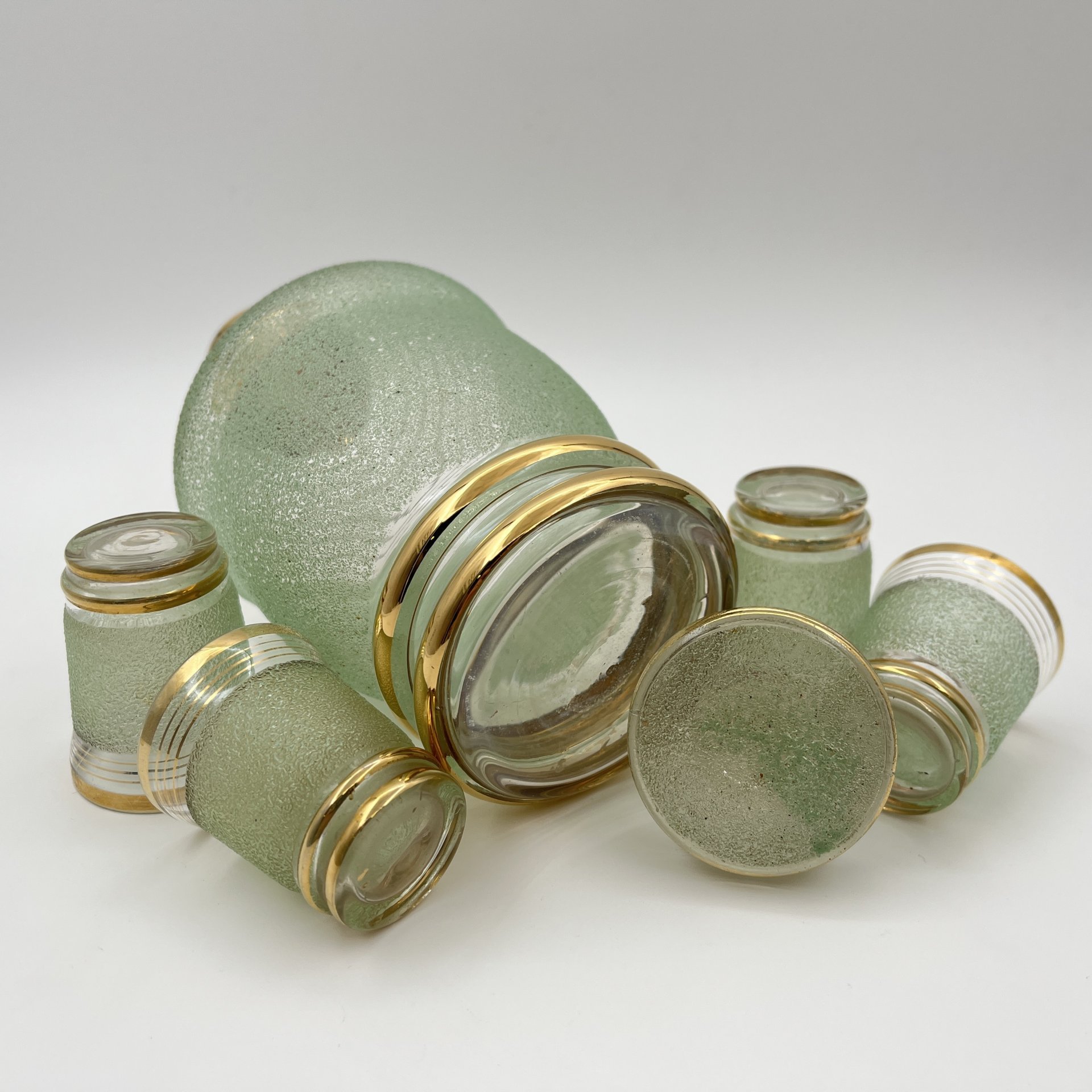 Набор для подачи крепких напитков на 4 персоны, автор Н.А. Воинов, стекло, золочение, Завод «Красный Гигант», СССР, 1960-1980 гг.