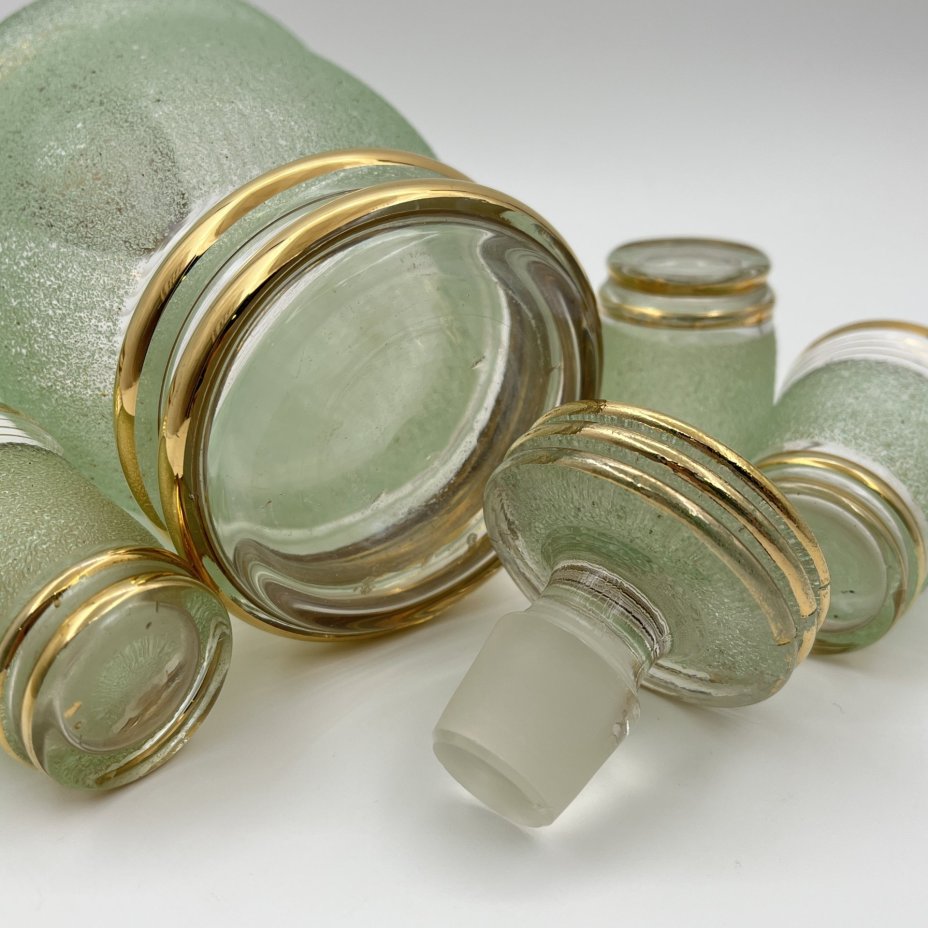 Набор для подачи крепких напитков на 4 персоны, автор Н.А. Воинов, стекло, золочение, Завод «Красный Гигант», СССР, 1960-1980 гг.