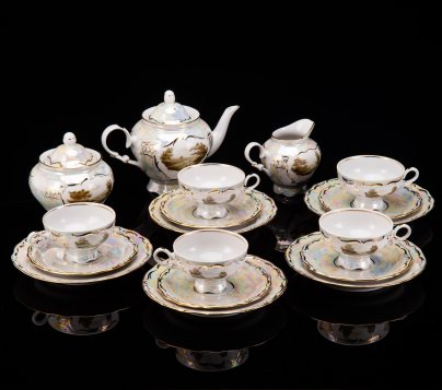 Сервиз чайный с декором в виде сельского пейзажа на 5 персон (18 предметов), фарфор, деколь, люстр, золочение, Дулевский фарфоровый завод (Дулёво), Российская Федерация, 2001 г.