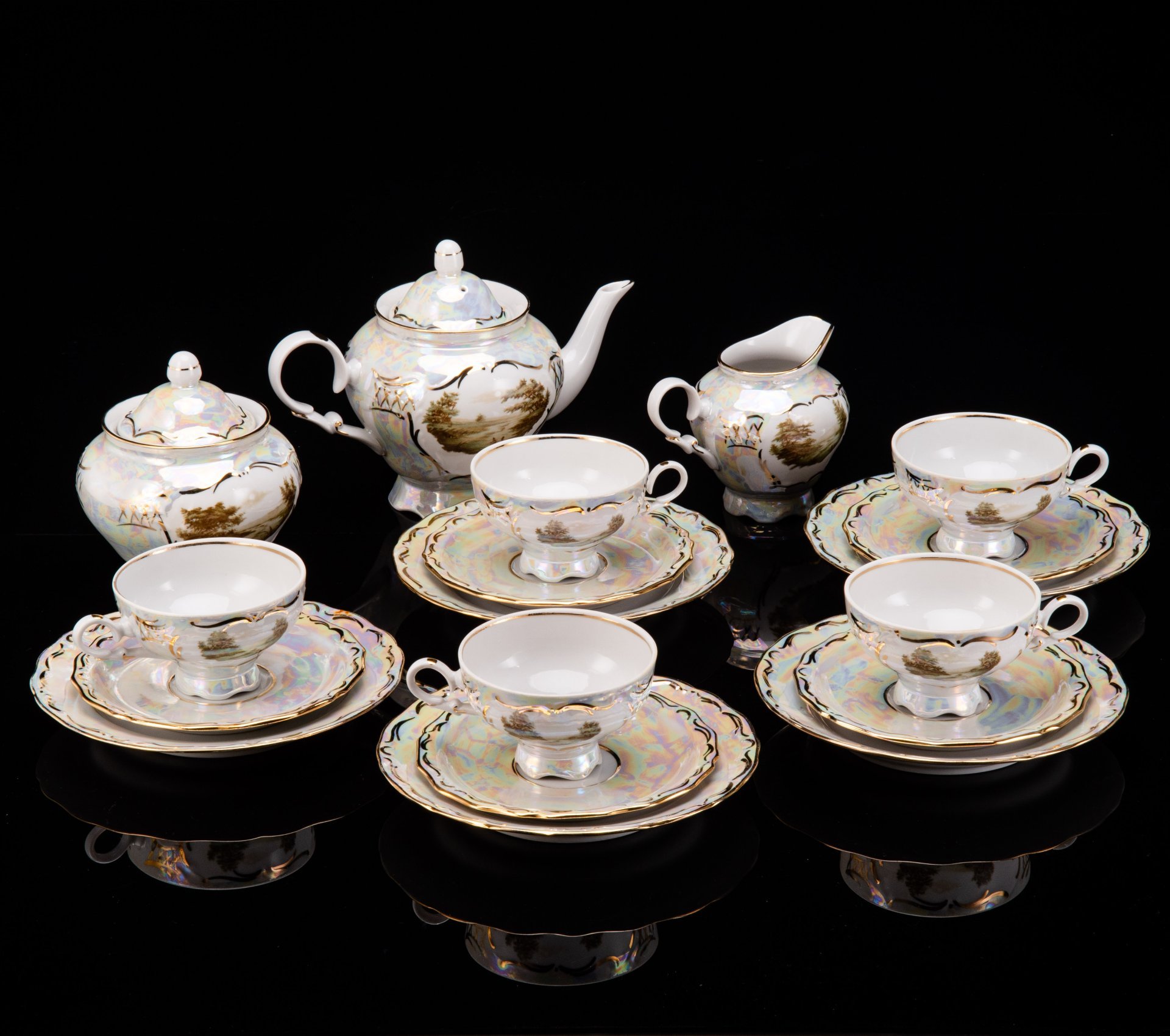 Сервиз чайный с декором в виде сельского пейзажа на 5 персон (18 предметов), фарфор, деколь, люстр, золочение, Дулевский фарфоровый завод (Дулёво), Российская Федерация, 2001 г.