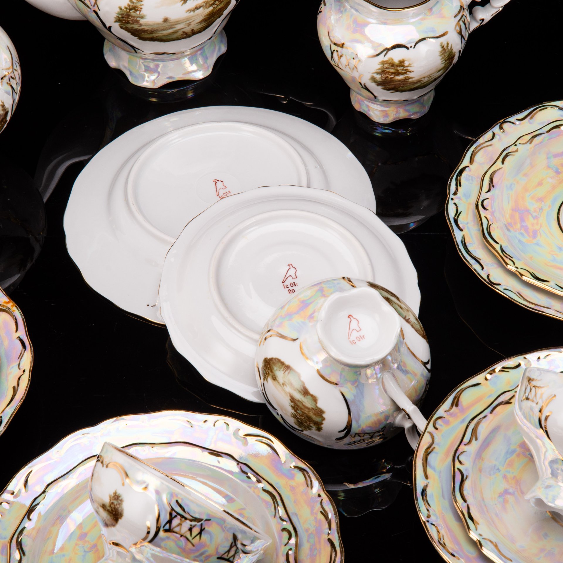 Сервиз чайный с декором в виде сельского пейзажа на 5 персон (18 предметов), фарфор, деколь, люстр, золочение, Дулевский фарфоровый завод (Дулёво), Российская Федерация, 2001 г.