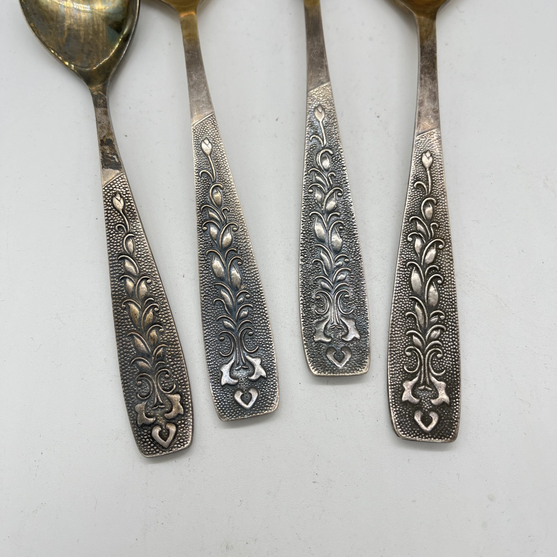 Набор из 4 десертных ложек "Цветы", мНЦ (медь-никель-цинк), СССР, 1970-1980 гг.