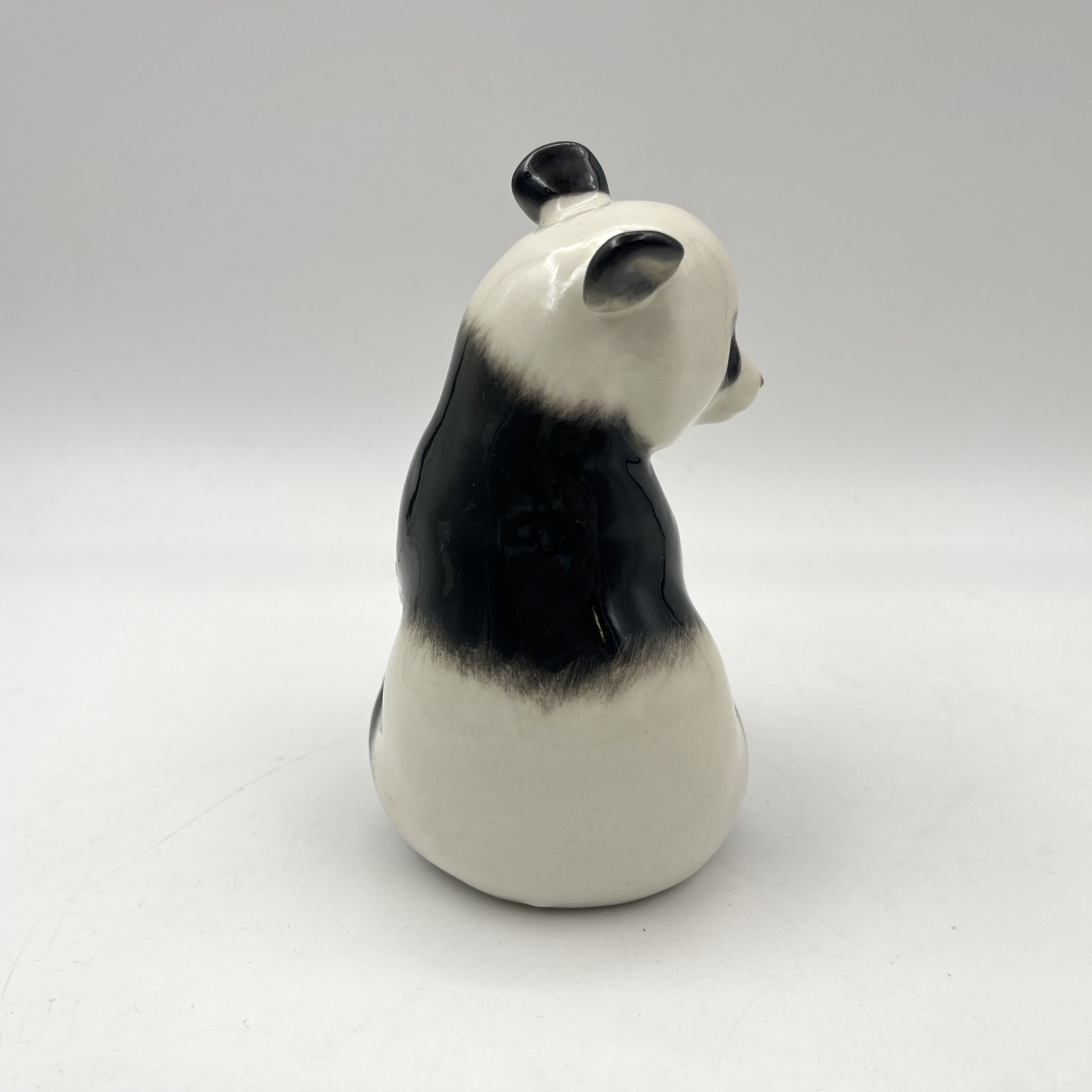 Статуэтка "Панда сидит", скульптор П.П. Веселов