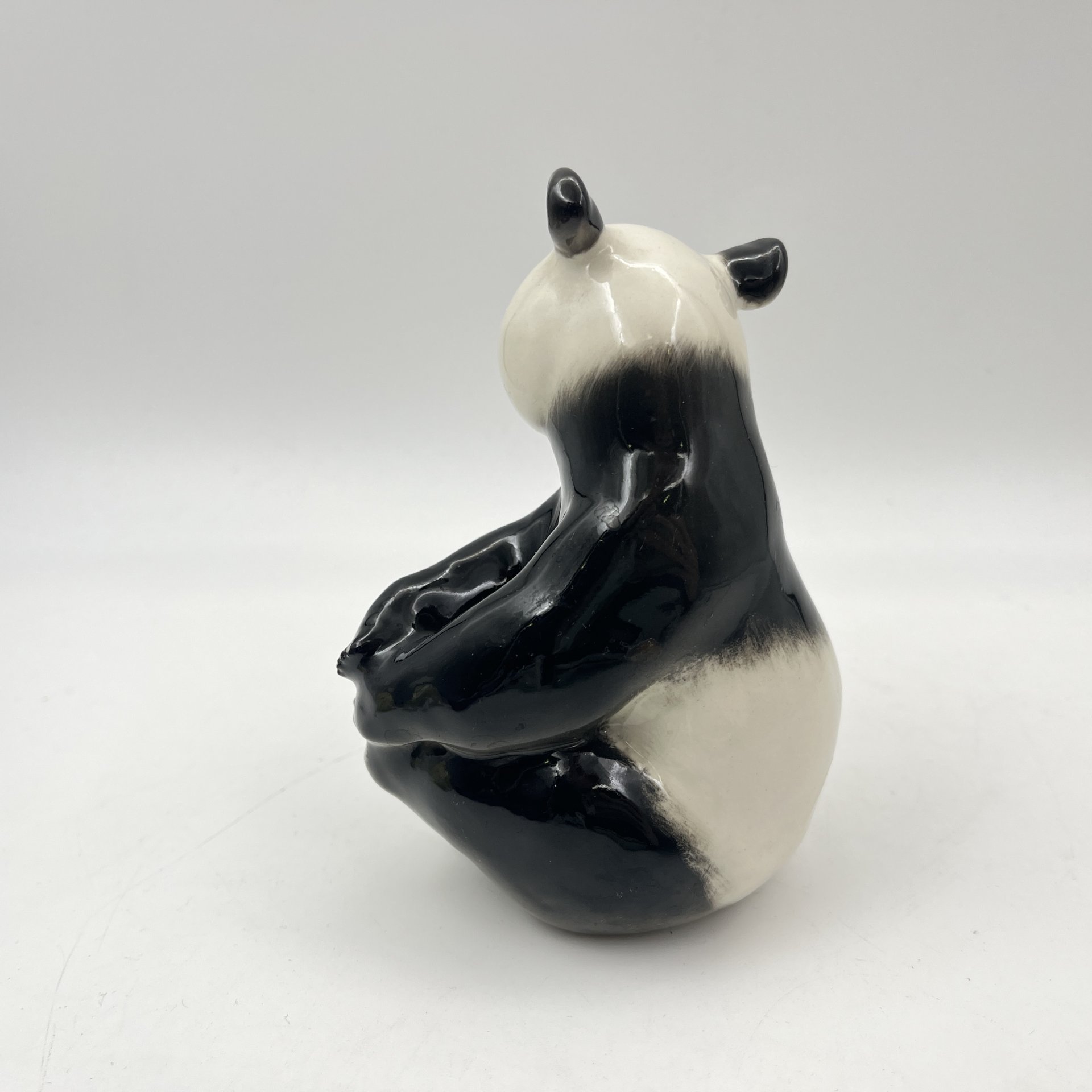 Статуэтка "Панда сидит", скульптор П.П. Веселов